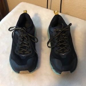 Hoka one one tennis shoe p2401